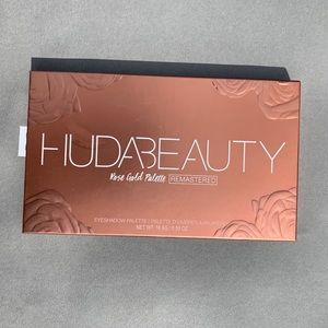 HUDA BEAUTY rose gold remastered pallete
